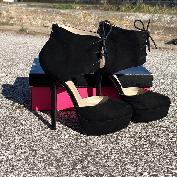 Black heels, suede, size 9 women’s - Picture 4 of 6